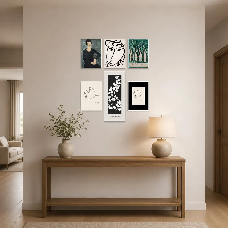 A portrait and nature set greets visitors in the entrance hall with subtle sophistication.